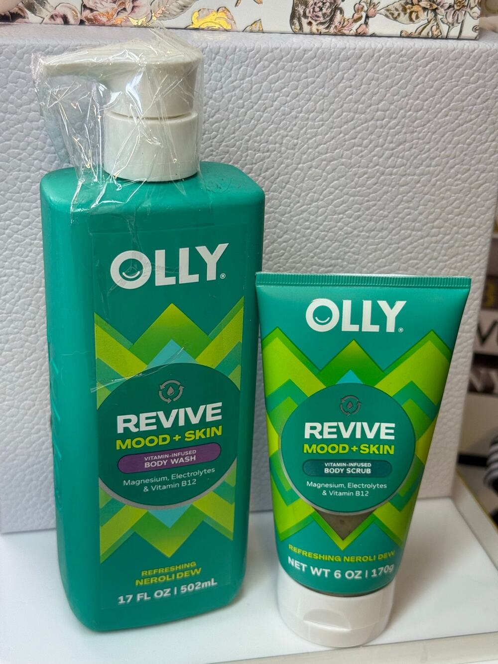 OLLY REVIVE BUNDLE - Body Wash & Body Scrub - NEW